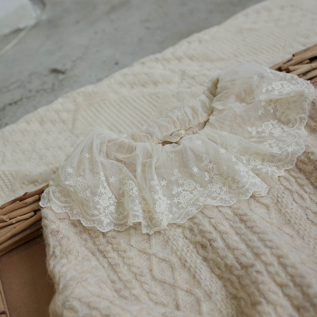 Big Cute Lace Collar Sweater