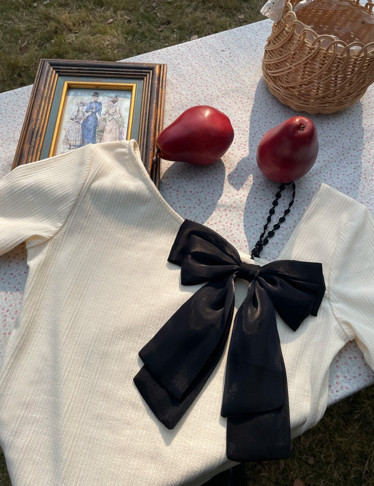 Elegant Bow Knitted T Shirt + Black A Skirt