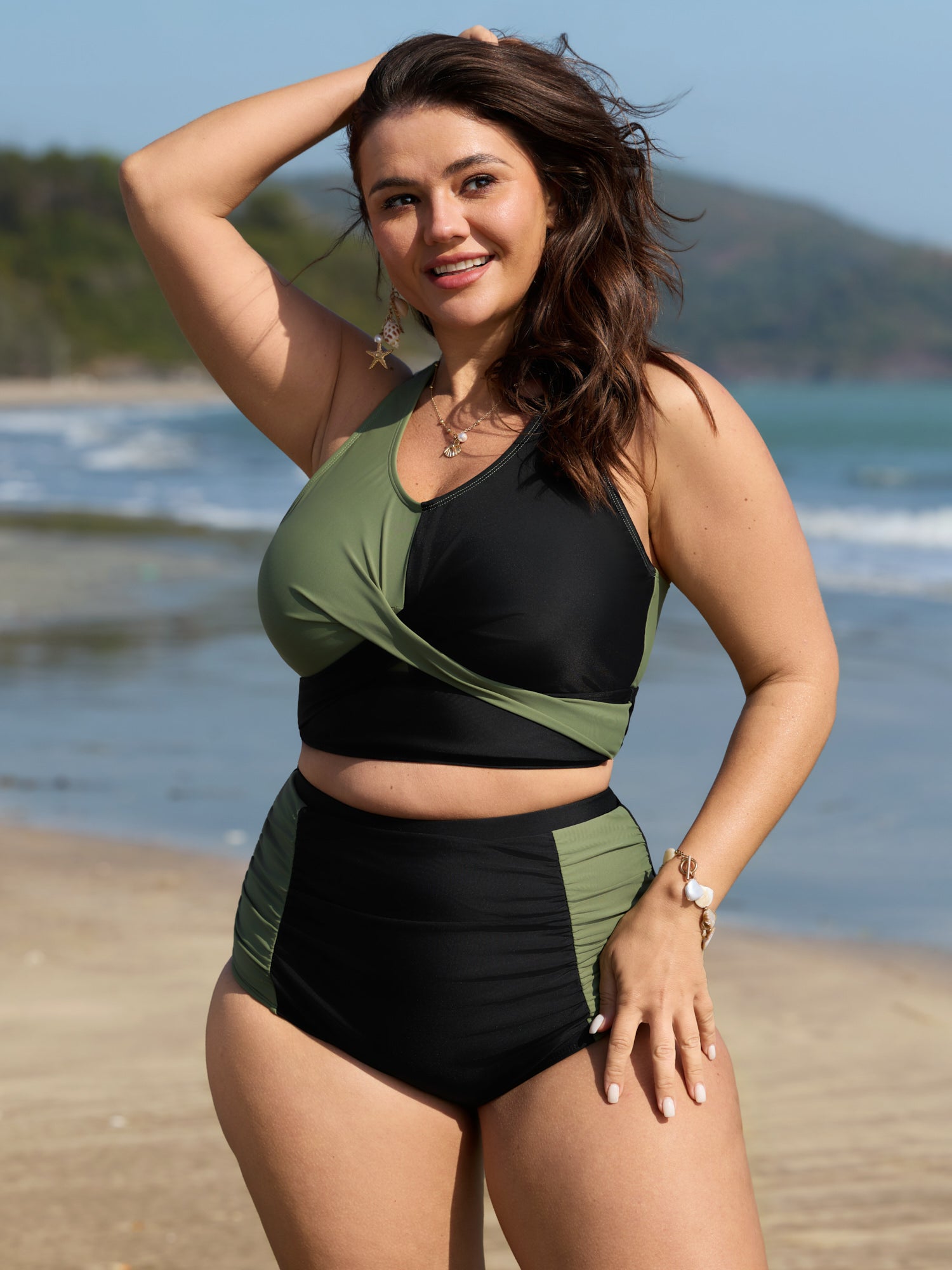 Colorblock Adjustable Twist Front Bikini Top