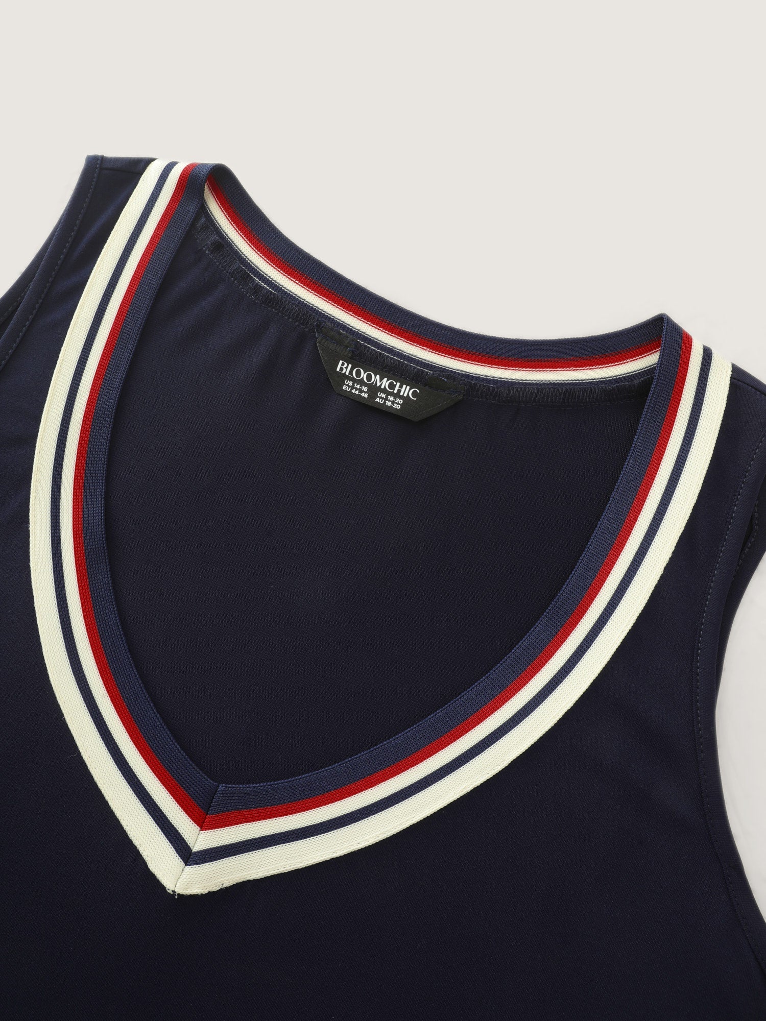 Stretchy Color Contrast Neckline Tank Top