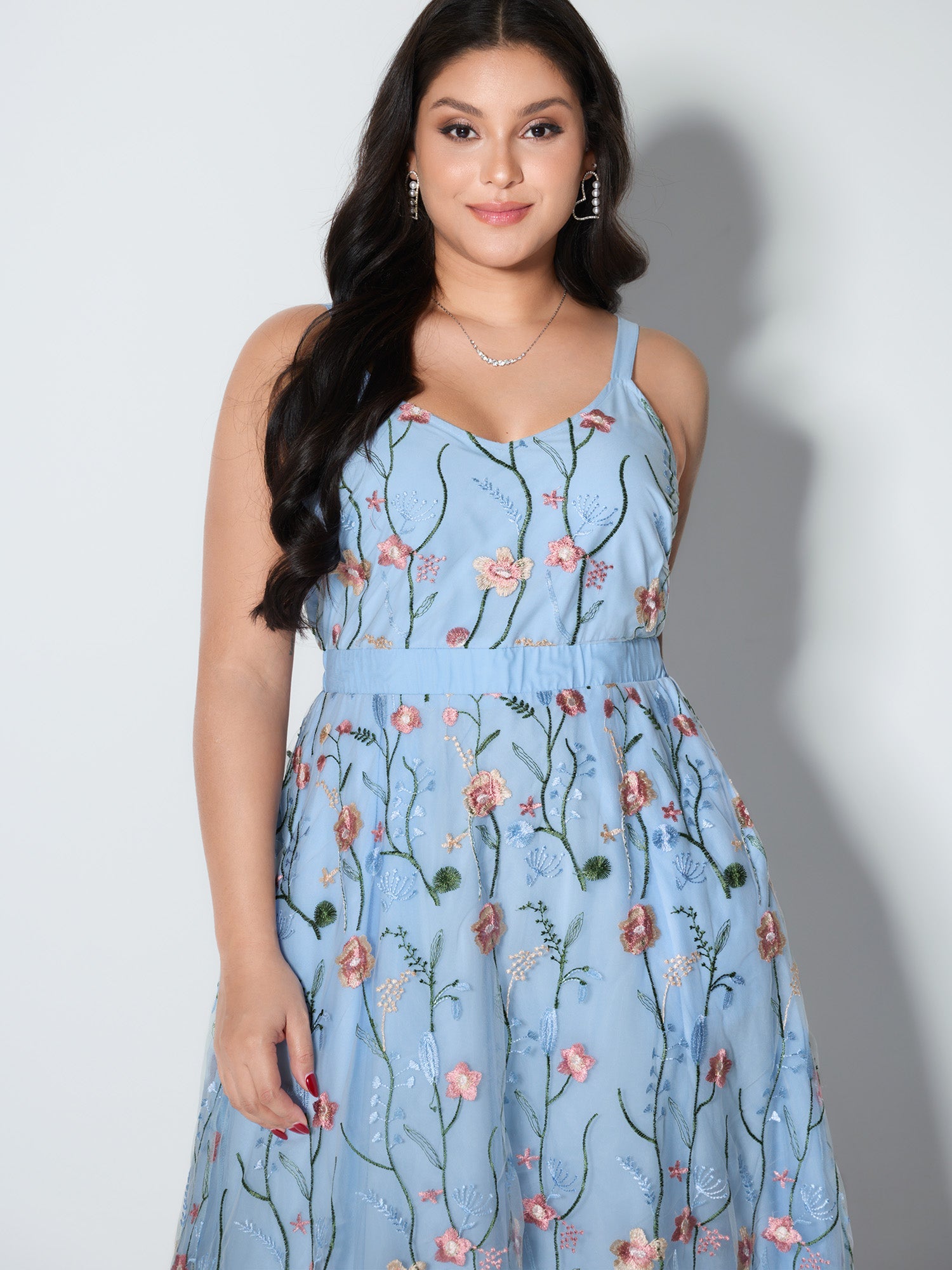 Floral Embroidered Lined Sleeveless Midi Dress