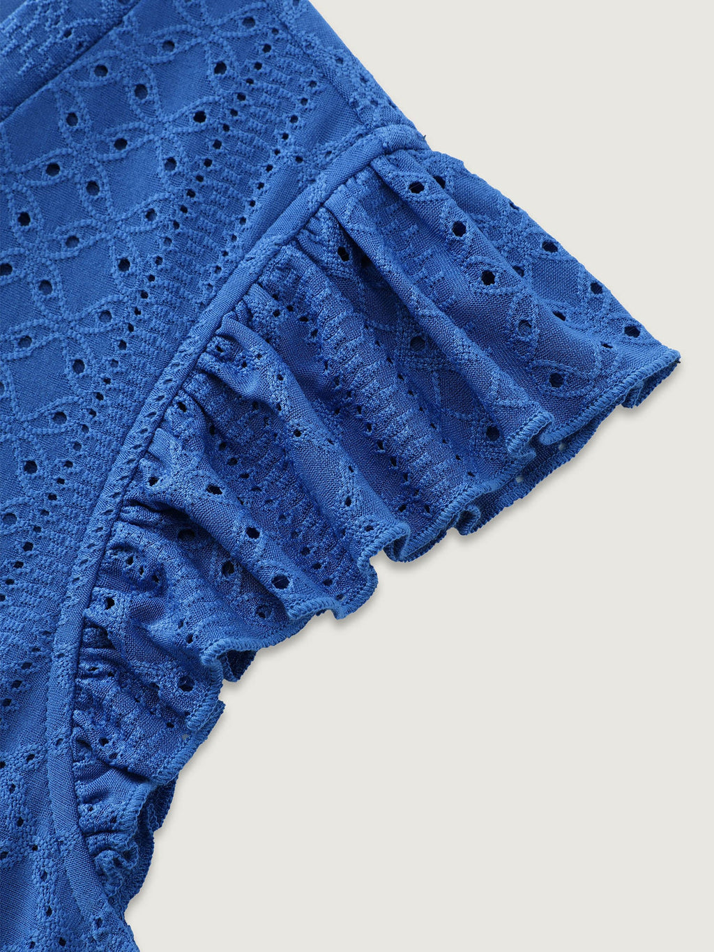 Textured Ruffled Hem V-Neck Knit Top
