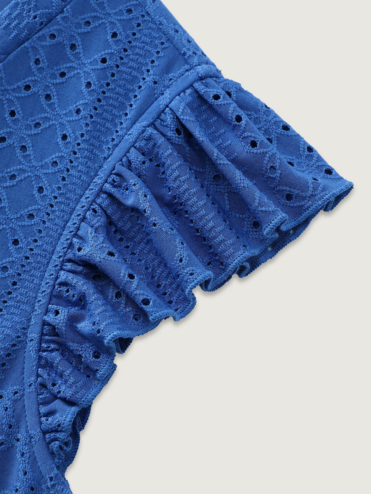 Textured Ruffled Hem V-Neck Knit Top