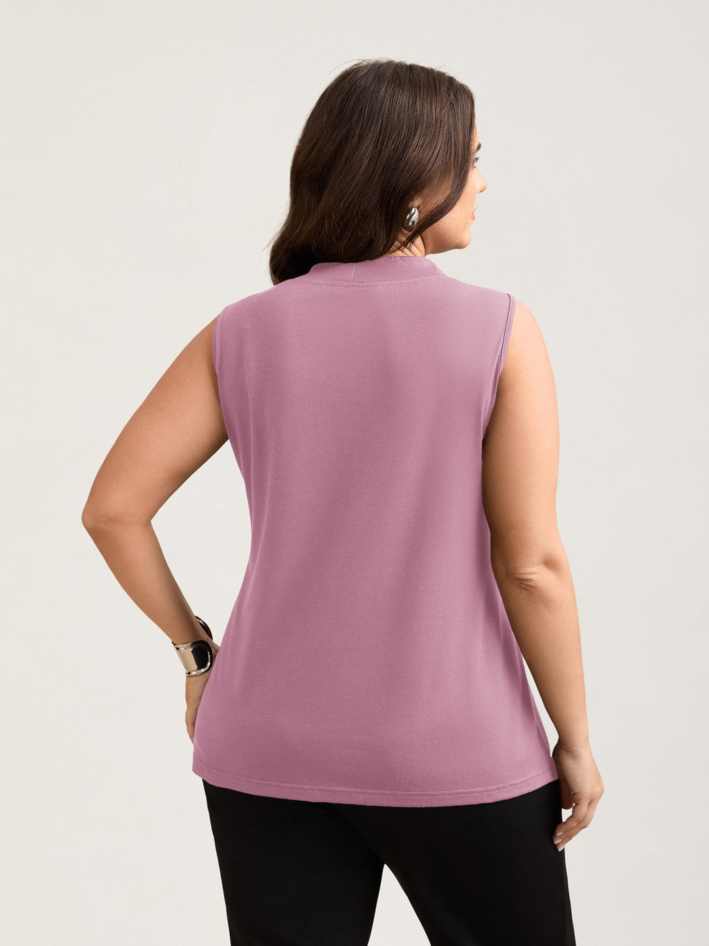 Knotted Neckline Fitted Sleeveless Blouse