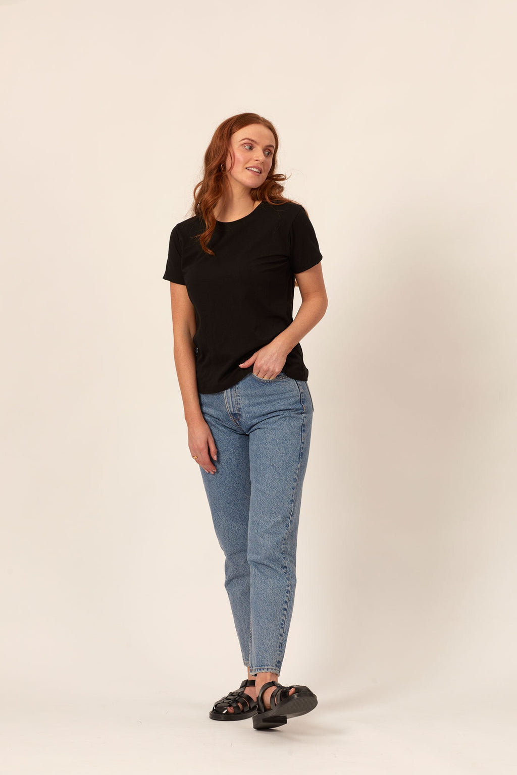 Anoushka - T-Shirt - Black