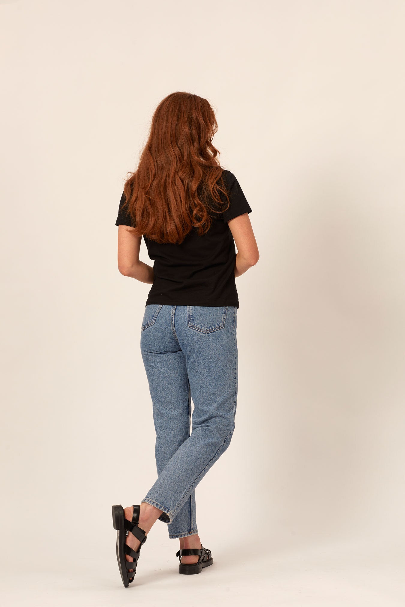 Anoushka - T-Shirt - Black