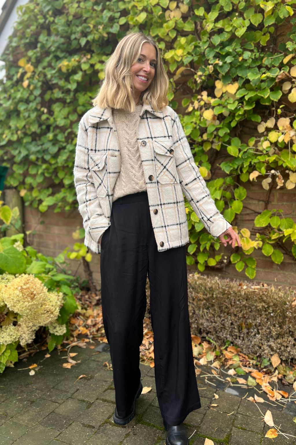 Beth - High Waisted Trouser - Black (Unbagged)