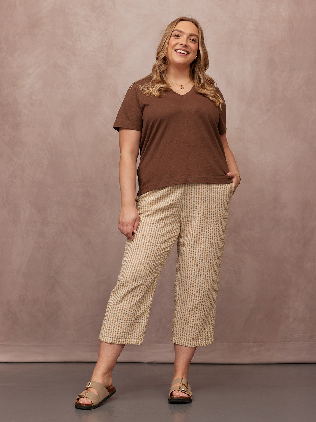 Cathy V-neck Tee - Brown