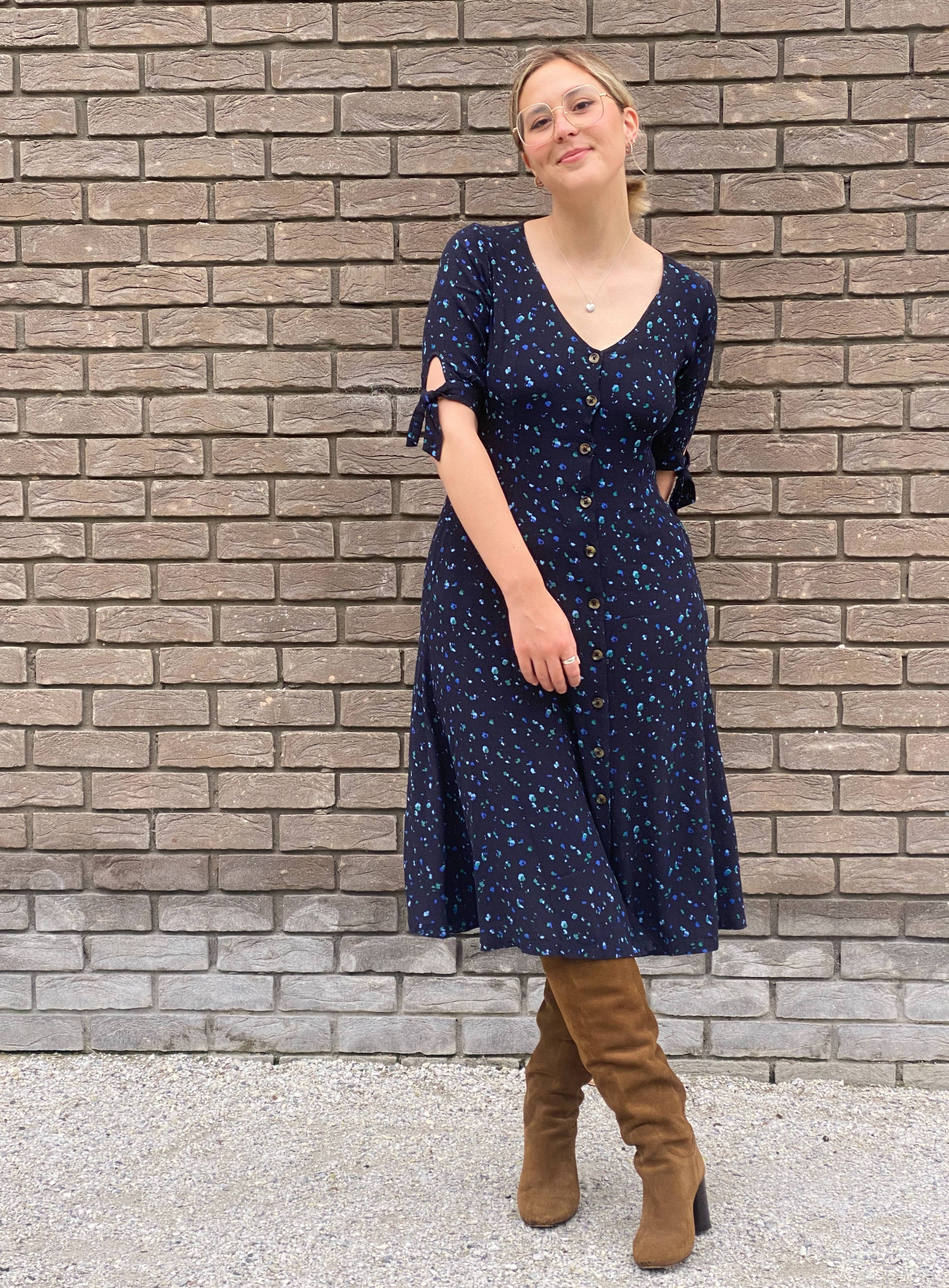 Alison - Ditsy Print Midi Dress - Black