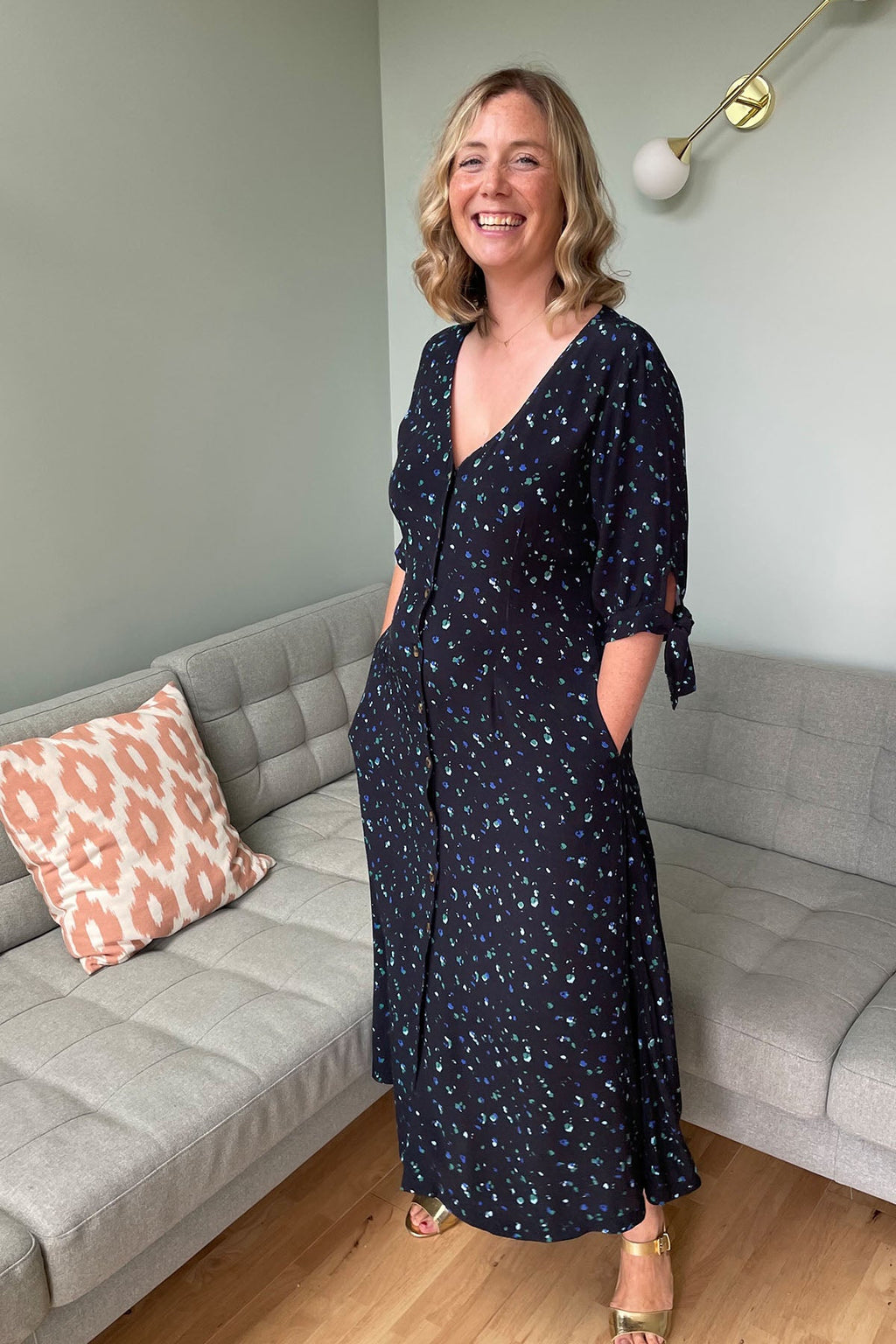 Alison - Ditsy Print Midi Dress - Black
