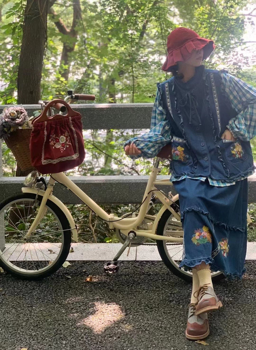 Embroidered Wooden Handle Bag