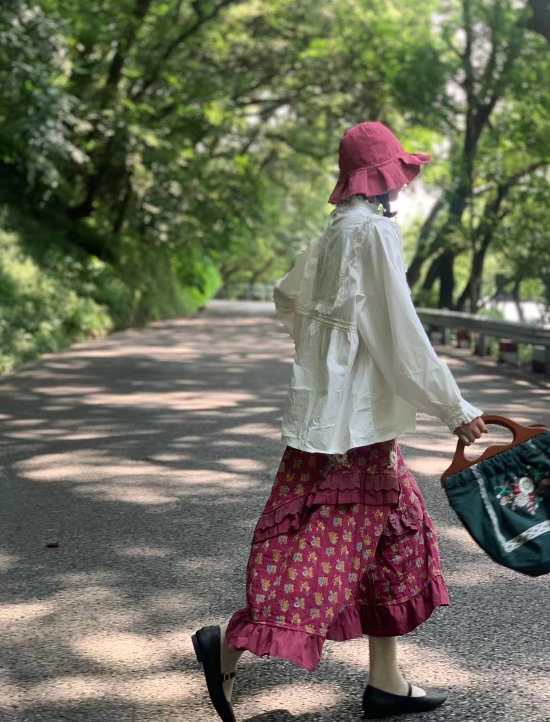 Embroidered Wooden Handle Bag