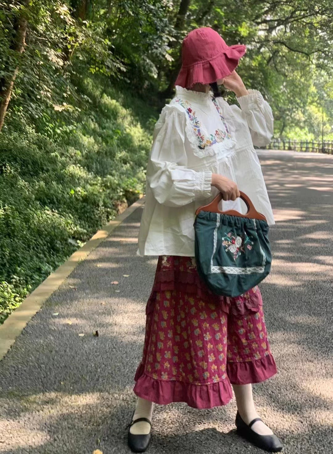 Embroidered Wooden Handle Bag