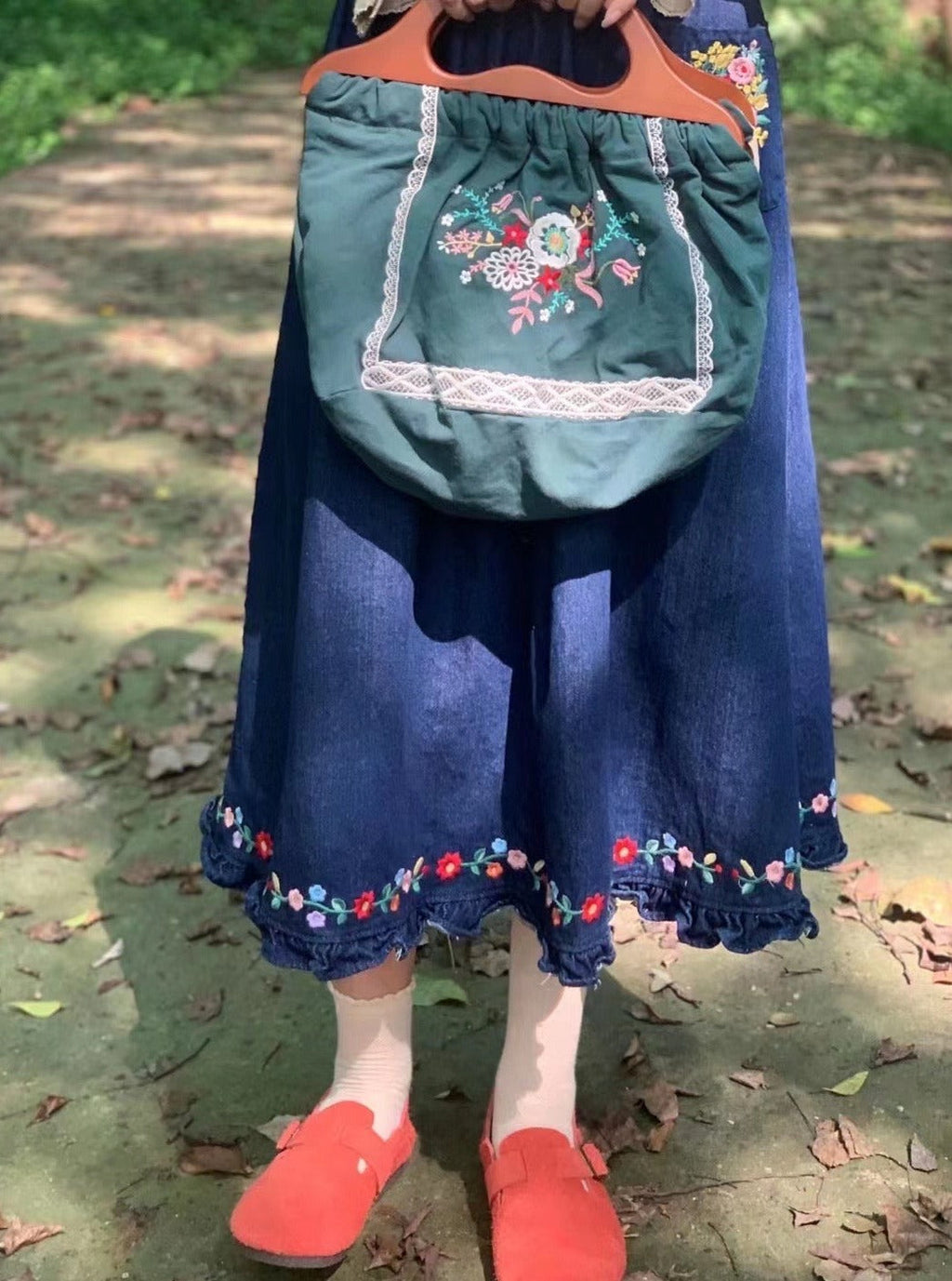 Embroidered Wooden Handle Bag