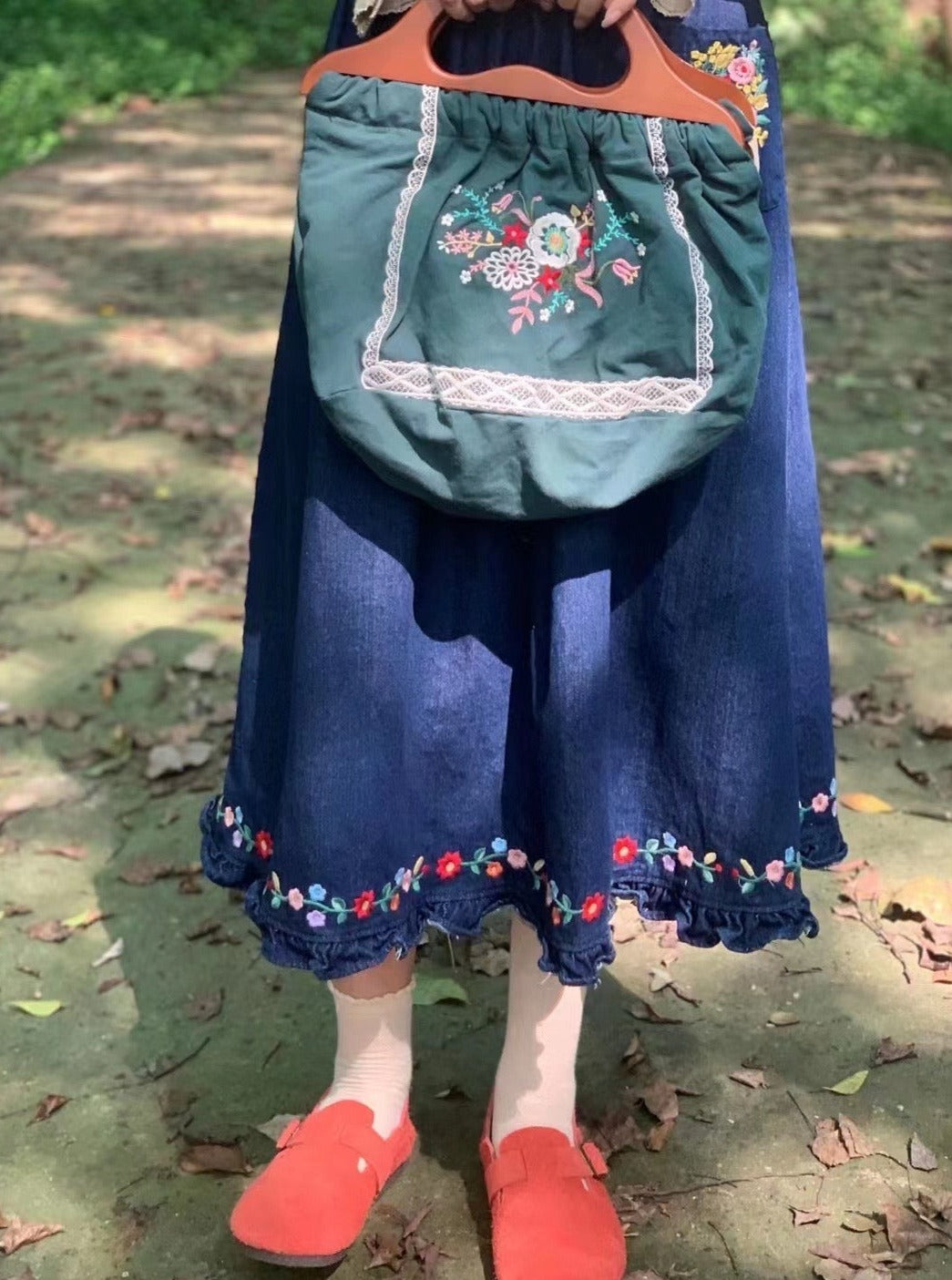 Embroidered Wooden Handle Bag