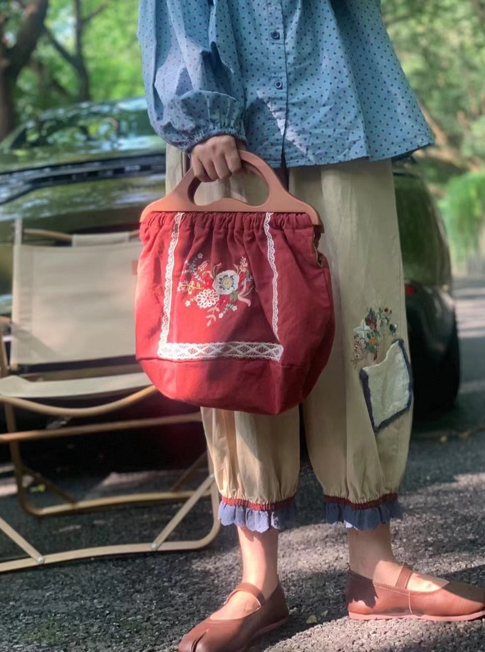 Embroidered Wooden Handle Bag
