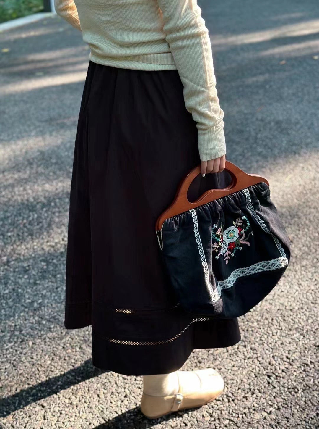 Embroidered Wooden Handle Bag