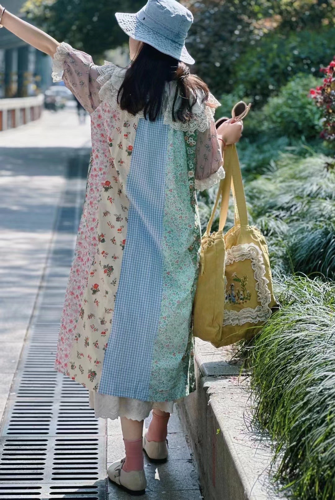 Cute Embroidered Shoulder Bag