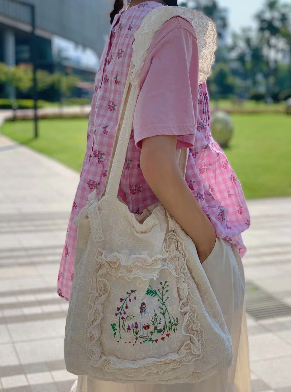 Cute Embroidered Shoulder Bag