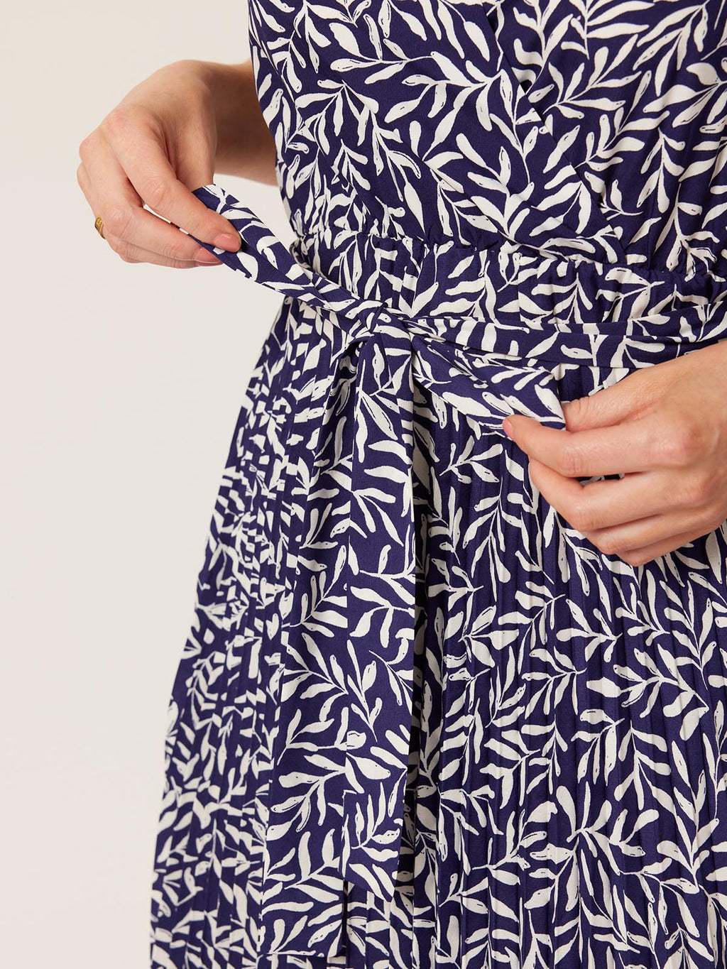 Nena - Pleated Dress - Navy Leaf Print