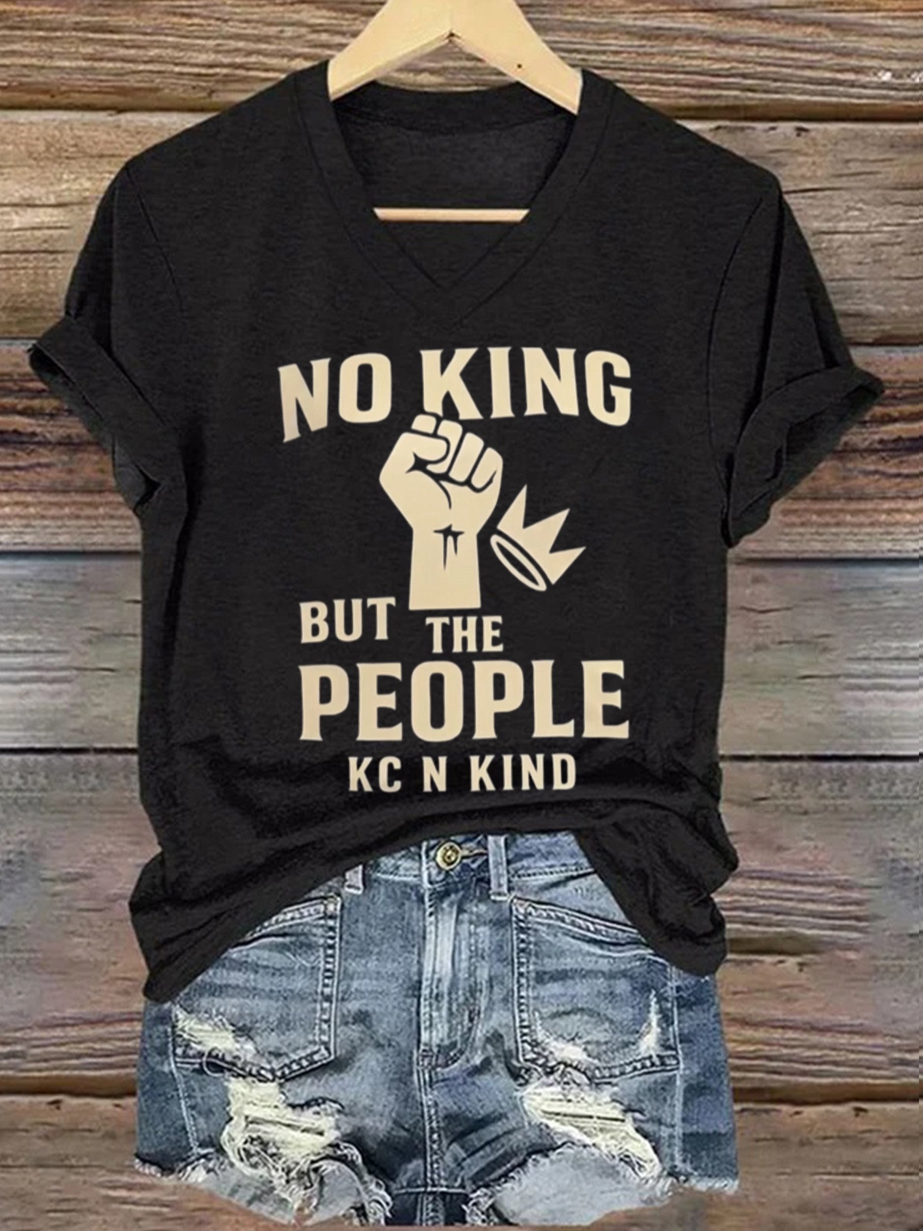 🔥Buy 3 Get 15% Off🔥Women's No Kings Print V Neck T-shirt